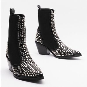 LAST 1! Nasty Gal | Western Studded Chelsea Boots